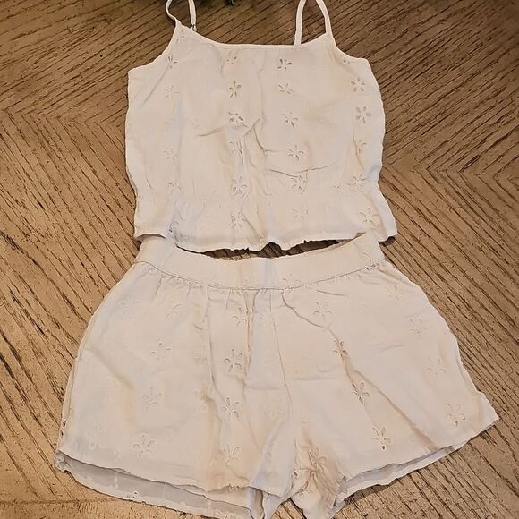 White Eyelet Crop Top and Shorts Set Size 7/8 Abercrombie - Picture 14 of 14